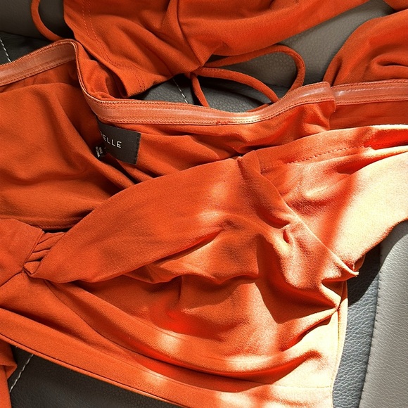 Majorelle Twist Crop Top Brick Red SM - Picture 8 of 9